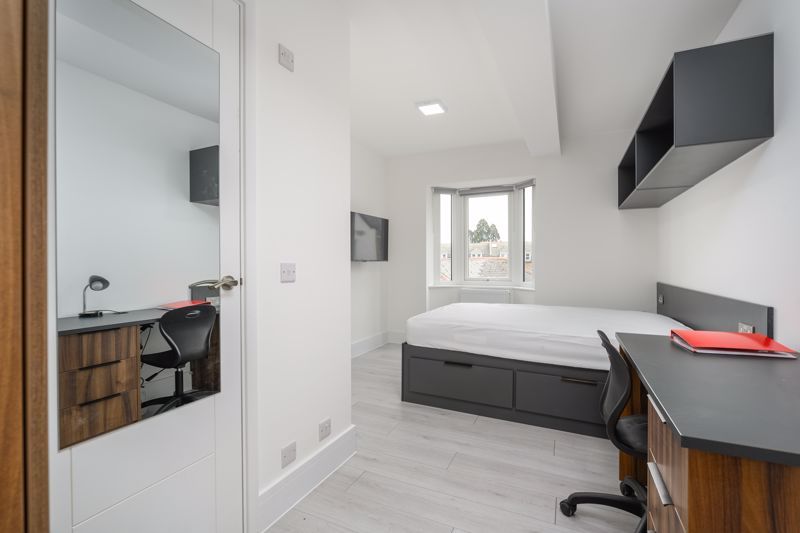 Property photo 1 of 6 Photo 6