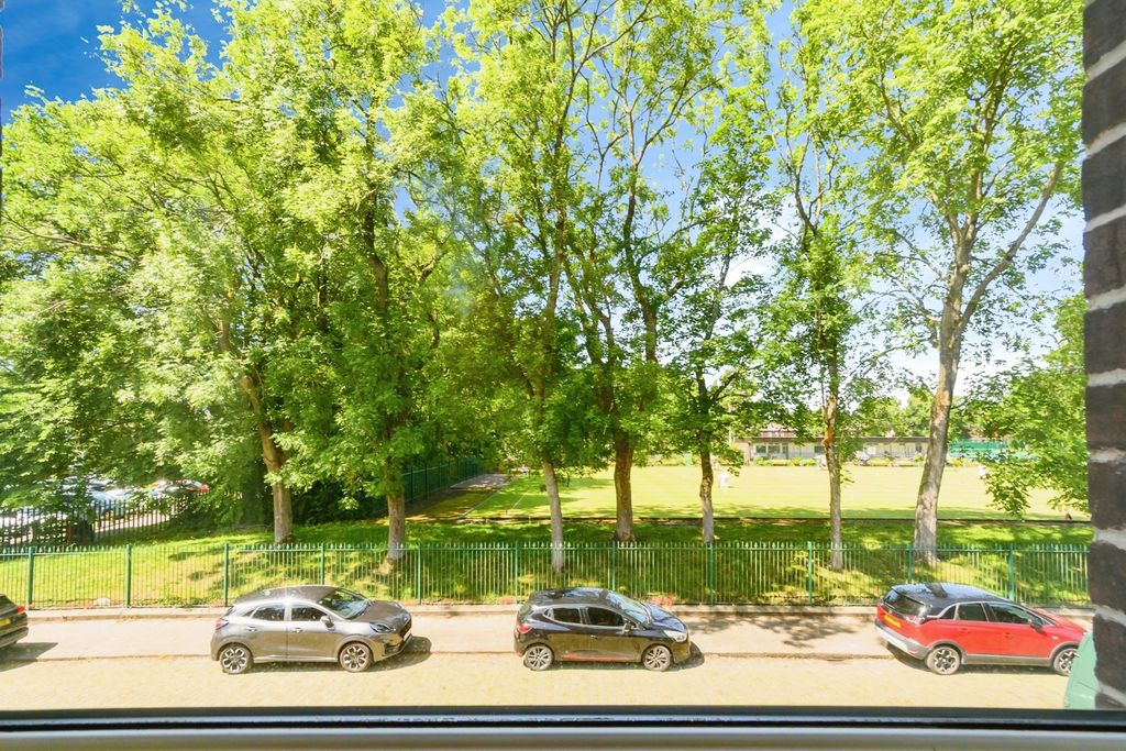 Property photo 2 of 16 Photo