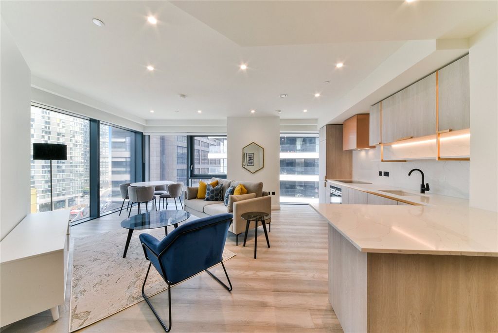 Property photo 1 of 12 Aspen E14