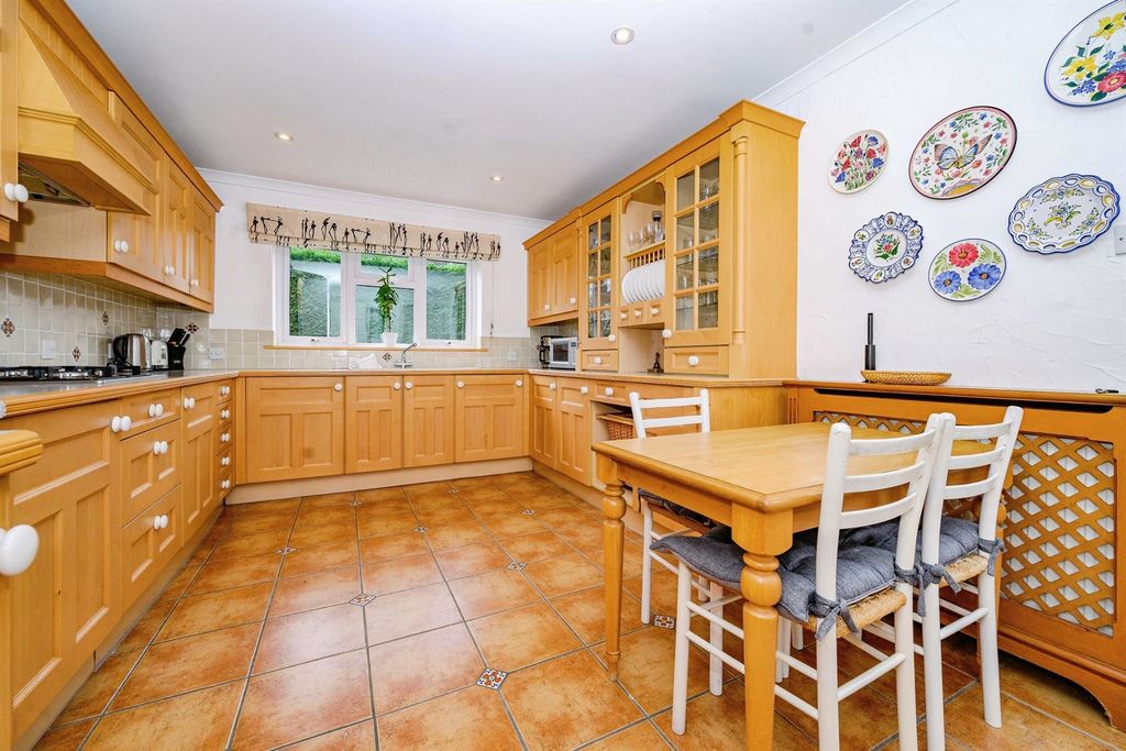 Property photo 3 of 21