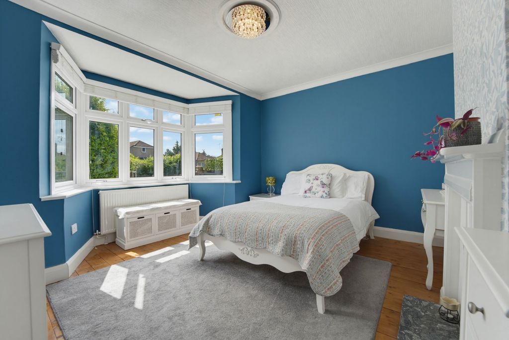 Property photo 2 of 25 5243872