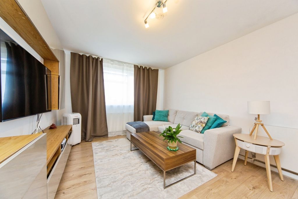 Property photo 2 of 19 Pbox-Img.Jpg
