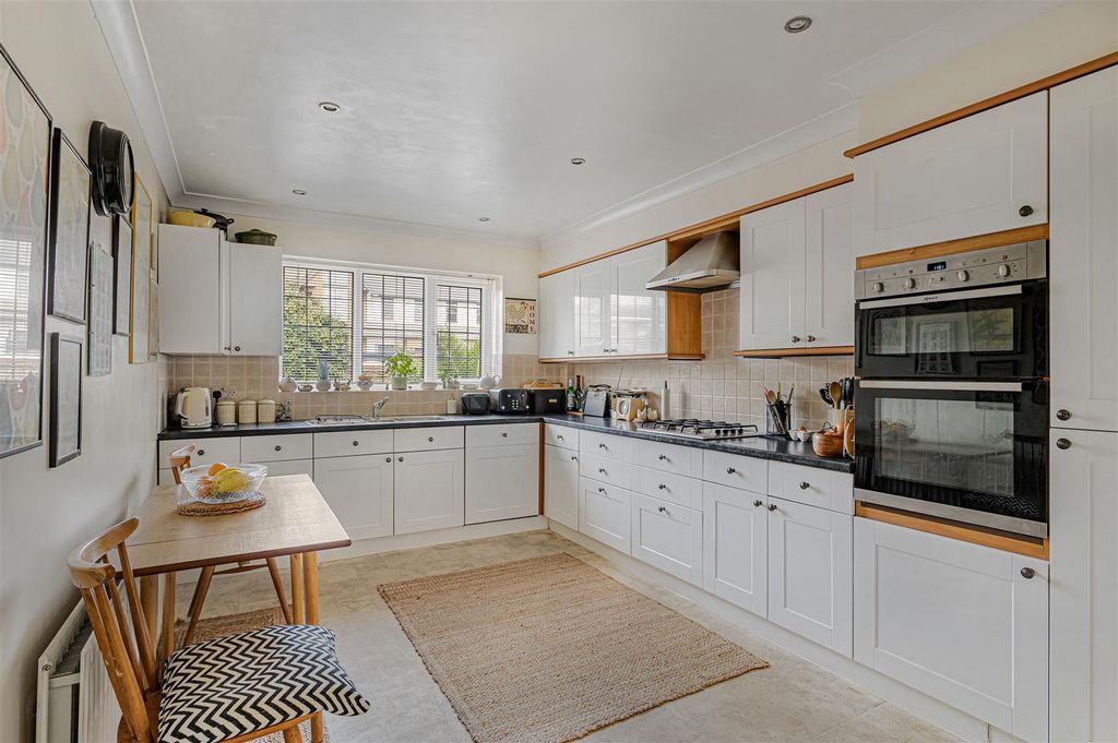 Property photo 3 of 25 Kitchen