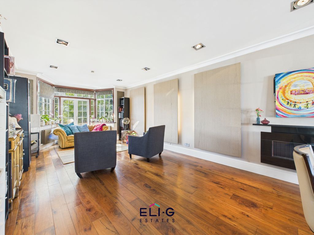 Property photo 3 of 17 Gallery