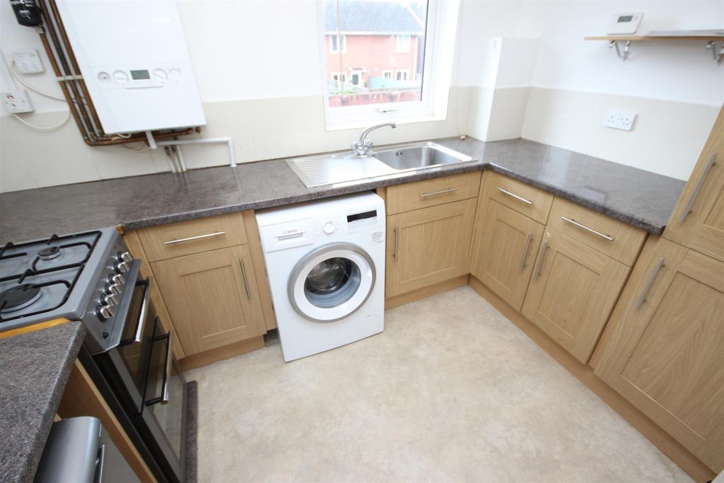 Property photo 3 of 9 Kitchen.Jpg