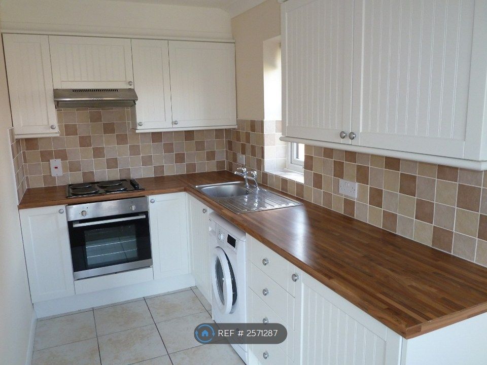 Property photo 3 of 11 1 Sc Kitchen