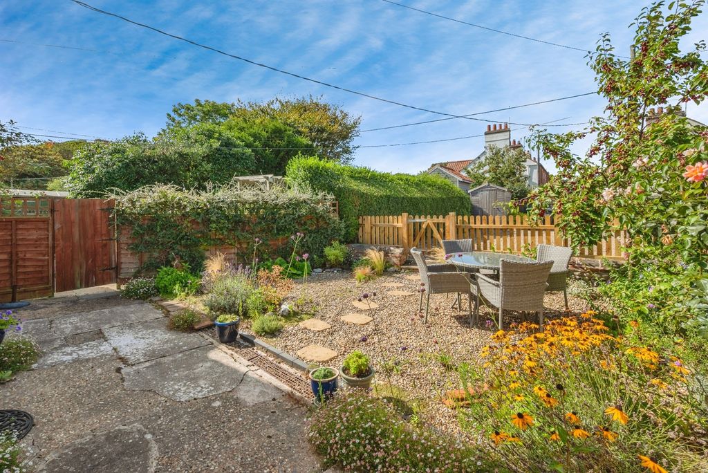 Property photo 2 of 17 Photo