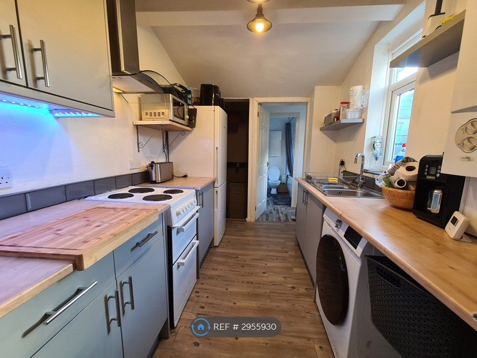 Property photo 3 of 12