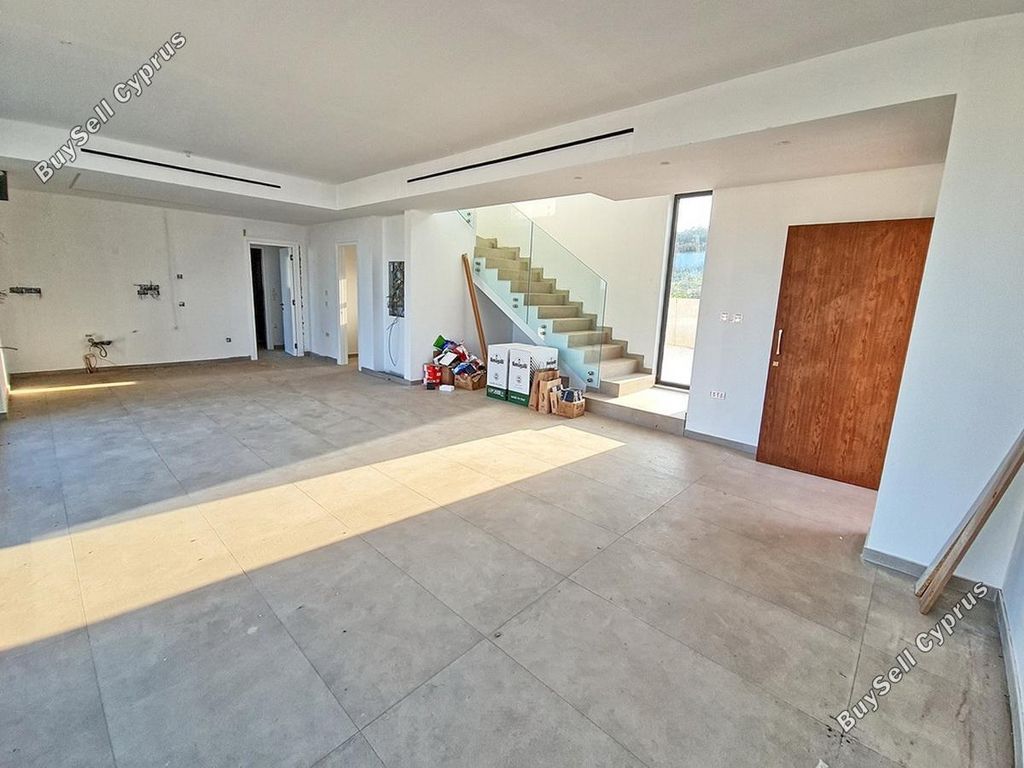 Property photo 3 of 39