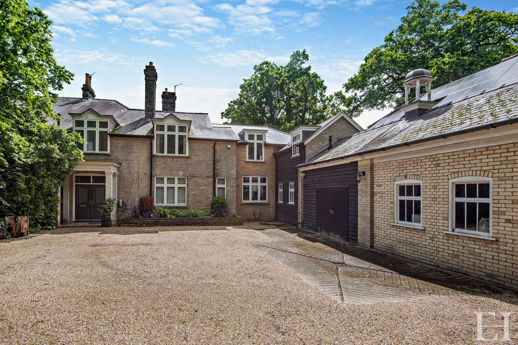 Property photo 2 of 38 8598871-Exteriorwm12-800