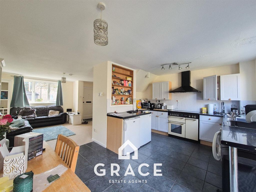 Property photo 2 of 11 1000048639.Jpg