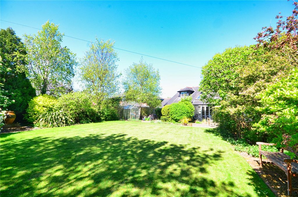 Property photo 2 of 31 Garden