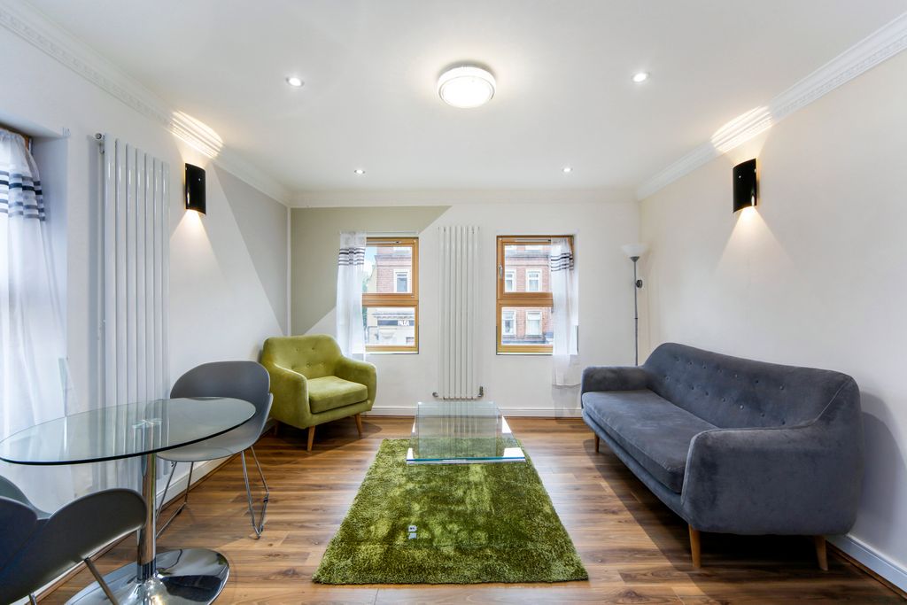 Property photo 2 of 8 Lounge