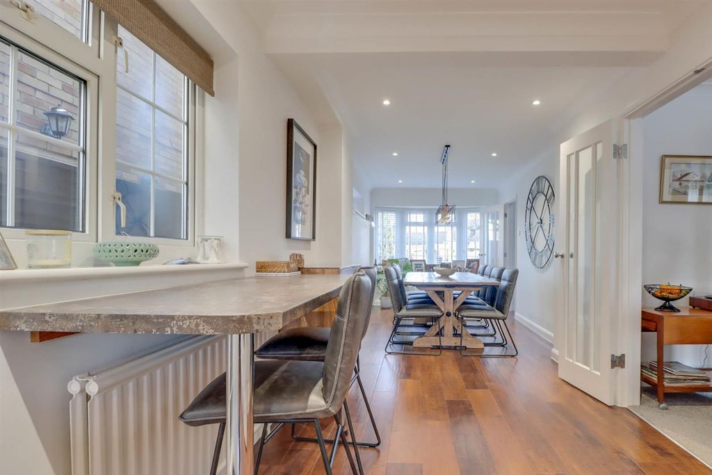 Property photo 3 of 20 77 Southend Road Inside-4.Jpg