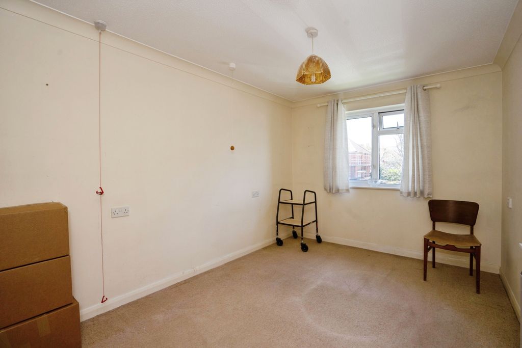 Property photo 3 of 9 Bedroom