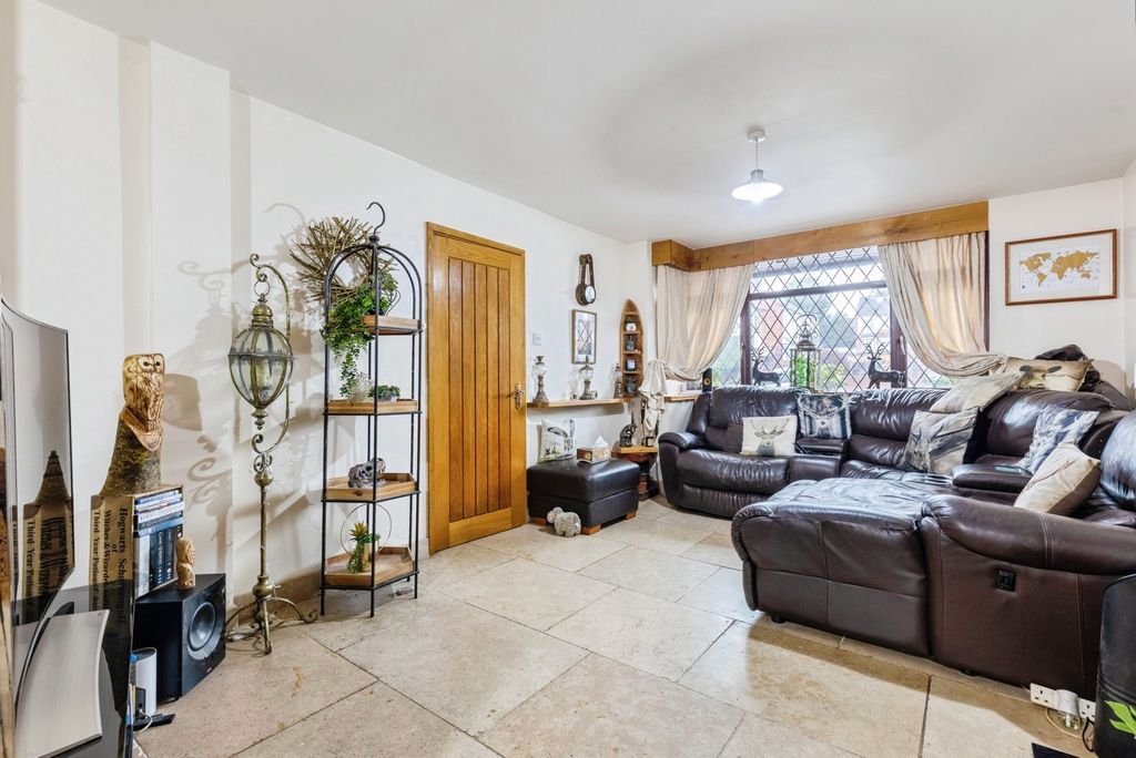 Property photo 3 of 22 Pbox-Img.Jpg