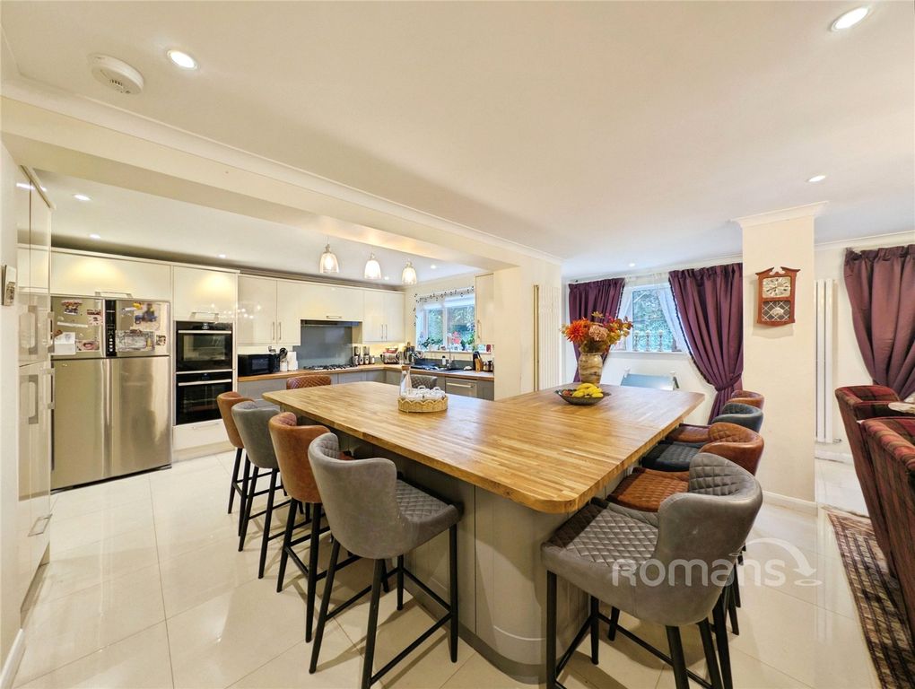 Property photo 3 of 21 Picture No. 15