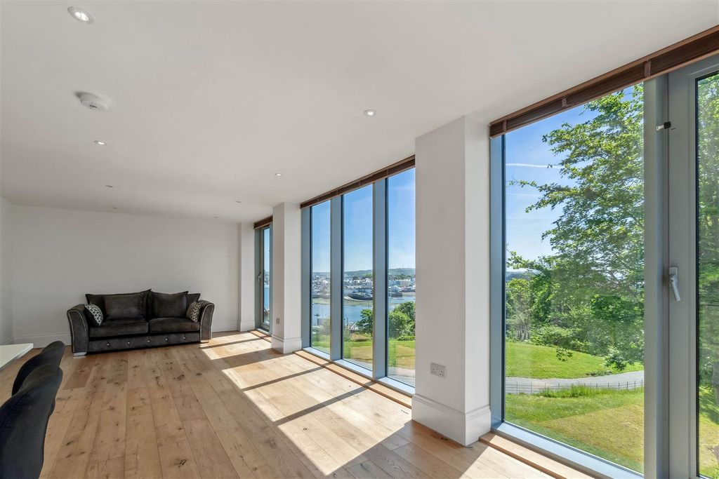 Property photo 3 of 24 Open Plan Living