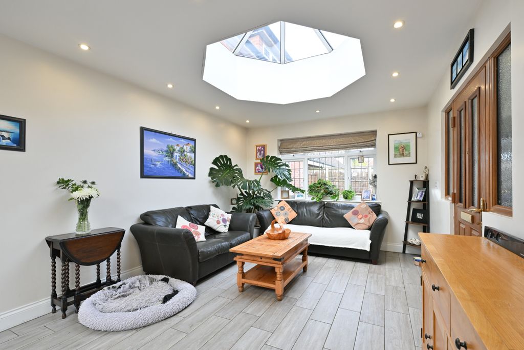 Property photo 3 of 24 Dining/Living