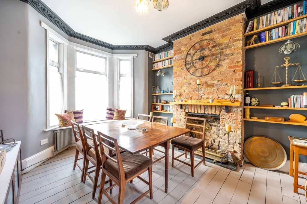 Property photo 3 of 18