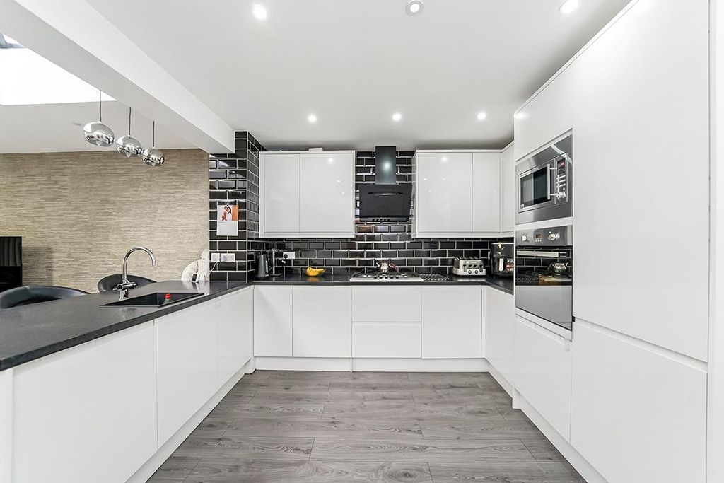 Property photo 2 of 15 Kitchen