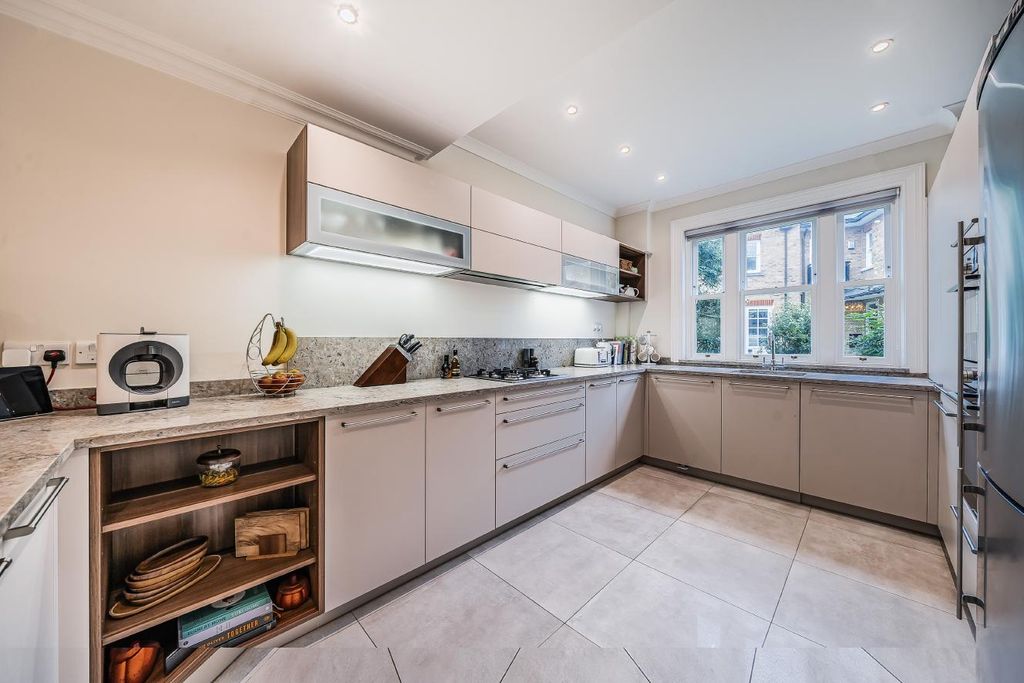 Property photo 3 of 16 Picture 3