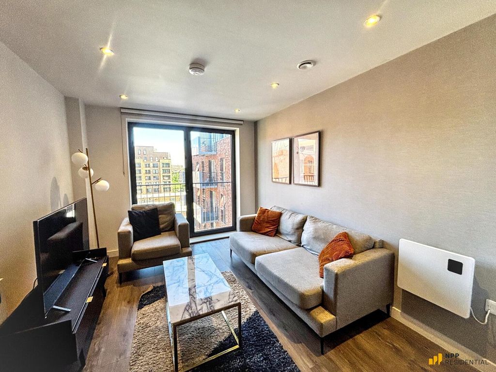 Property photo 1 of 13 Living Room