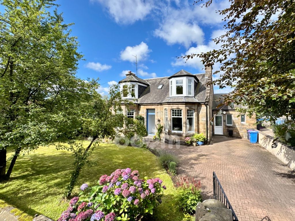 Property photo 1 of 35 Dalry Road, Beith Three Bedroom Detached Home