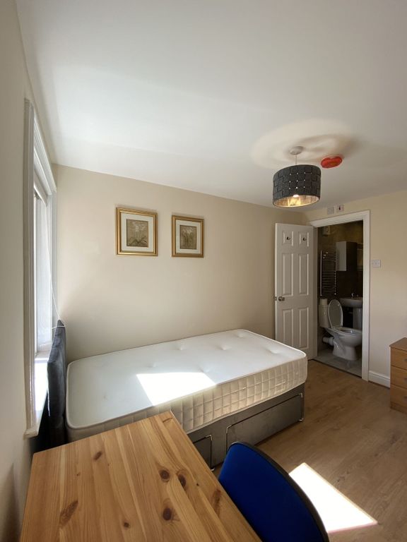 Property photo 1 of 5 Room B 1