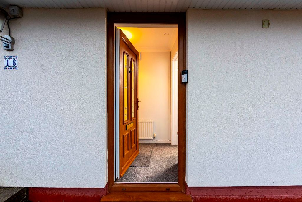 Property photo 3 of 27