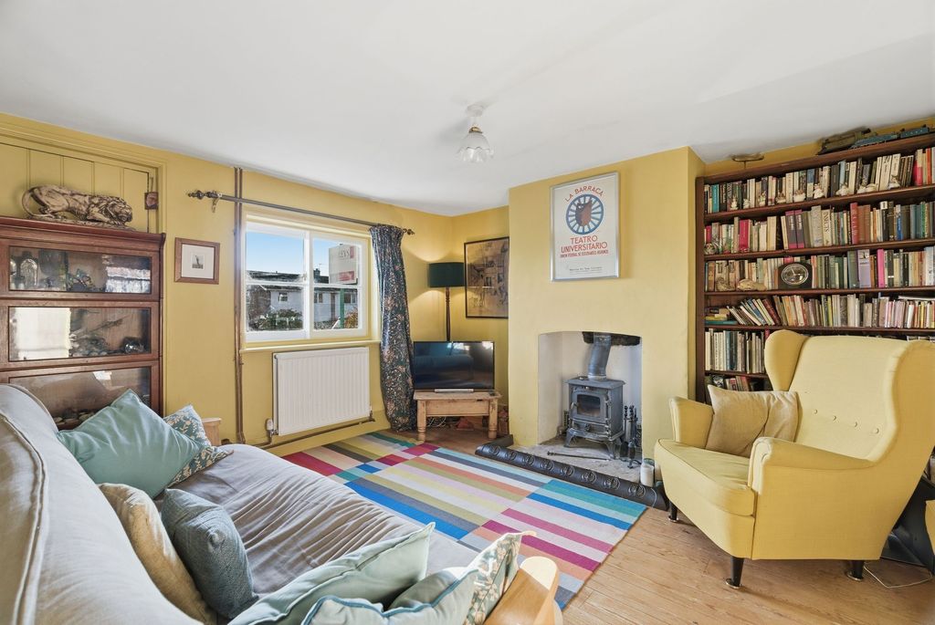 Property photo 2 of 17