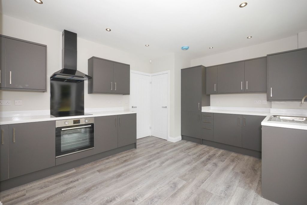 Property photo 3 of 5 Dining Kitchen