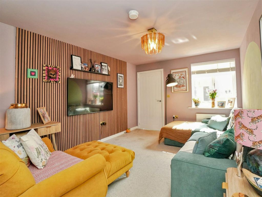 Property photo 3 of 20 Living Room