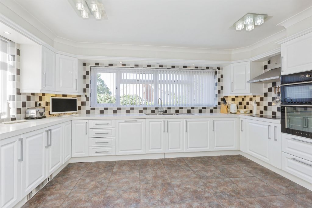 Property photo 2 of 18 Dining Room