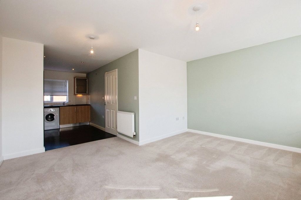 Property photo 3 of 13 Lounge