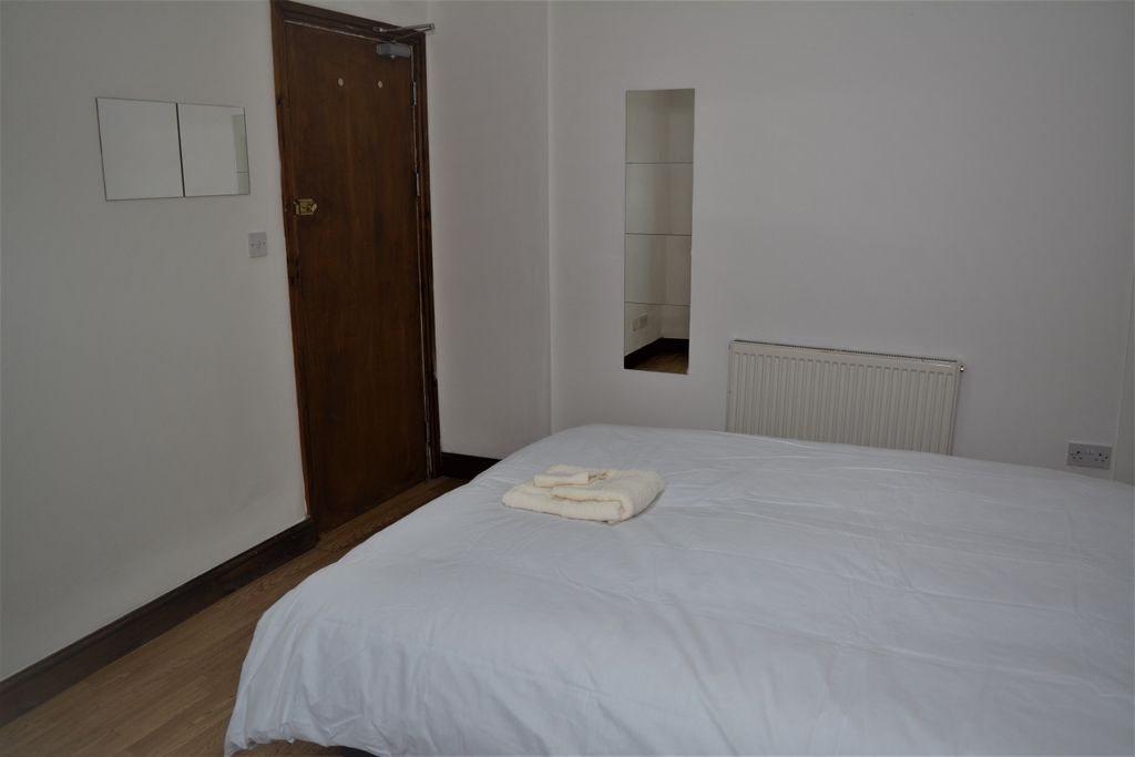 Property photo 2 of 35