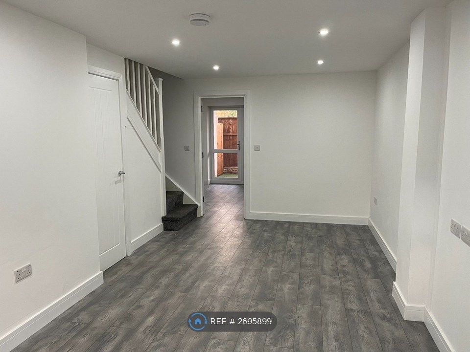 Property photo 1 of 32