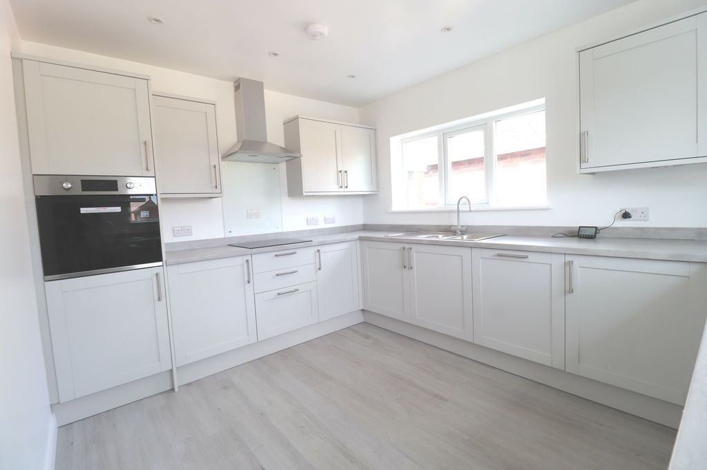 Property photo 2 of 24 Photo 5