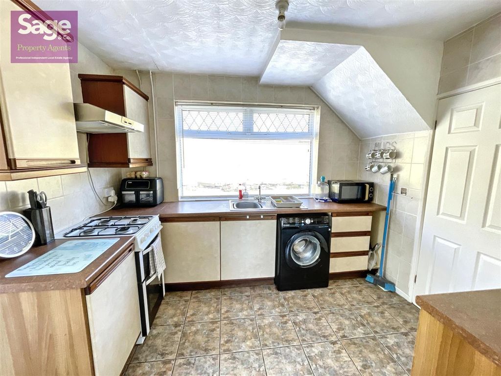 Property photo 3 of 25