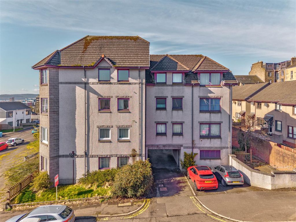 Property photo 2 of 18 38F Rosebank Street Dundee-8.Jpg