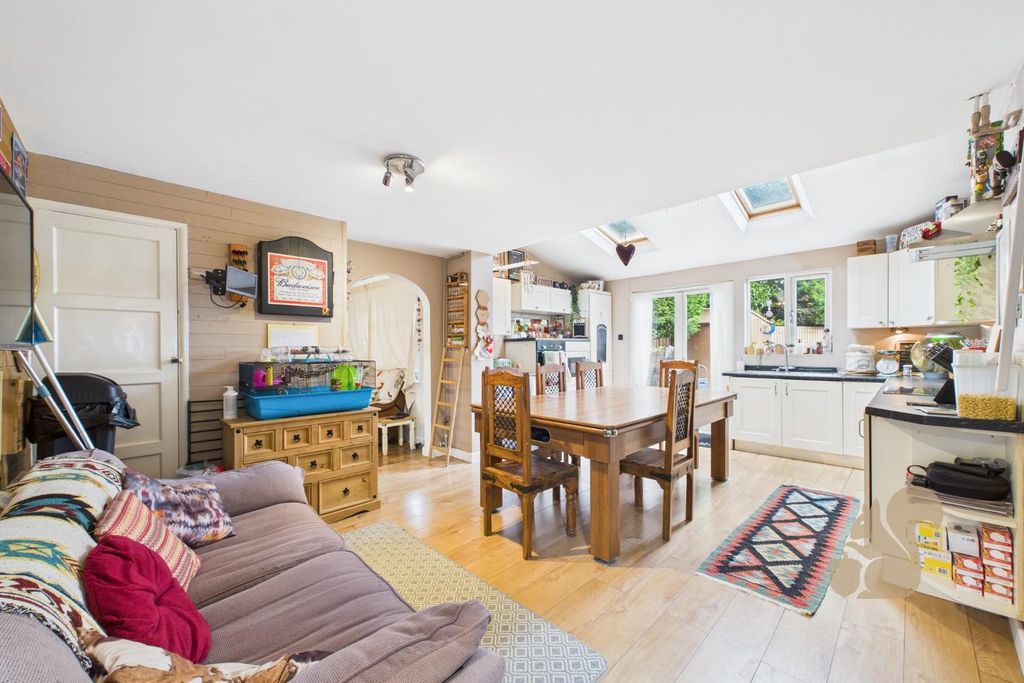 Property photo 2 of 15 Cam01659G0-Pr0617-Still007.Jpg