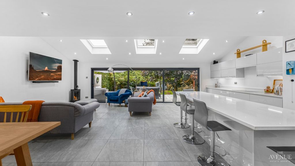 Property photo 2 of 33 3436597