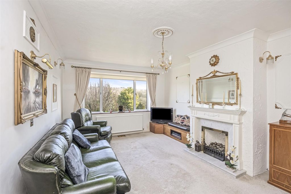 Property photo 2 of 17 Sitting/Dining Room