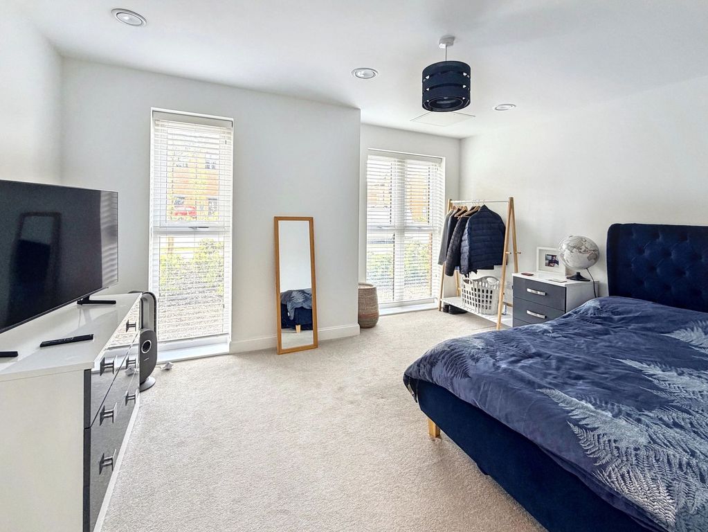 Property photo 3 of 11