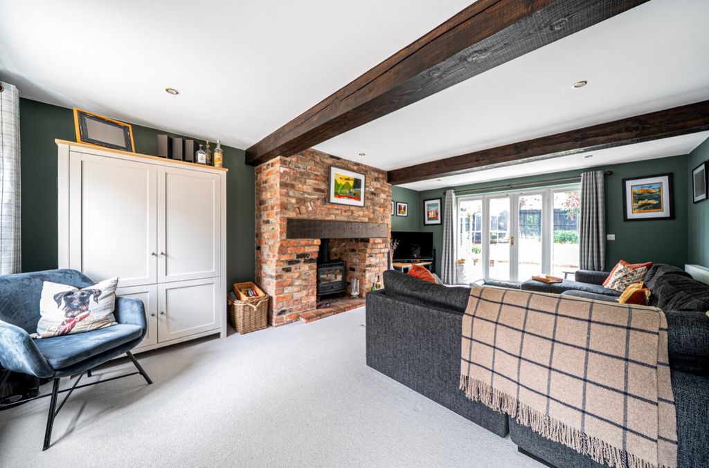 Property photo 3 of 30 1453697-64-69Fa6Da488879-Arw-1-25