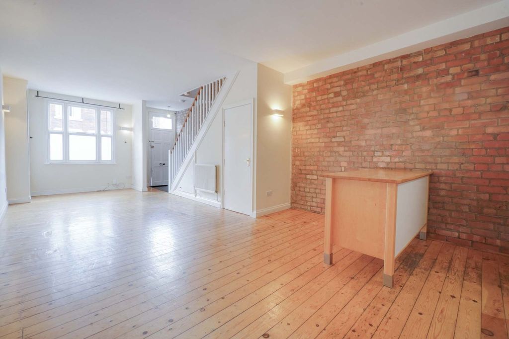 Property photo 2 of 25