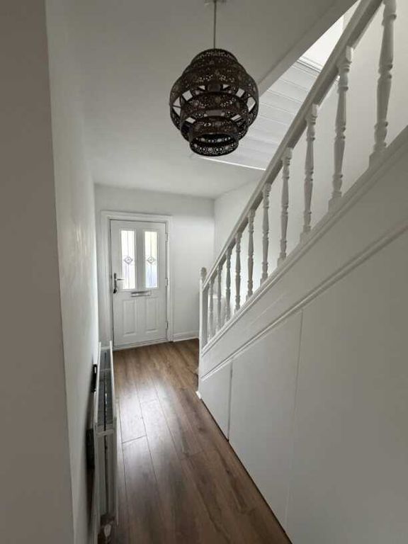 Property photo 2 of 17 Entrance Hall