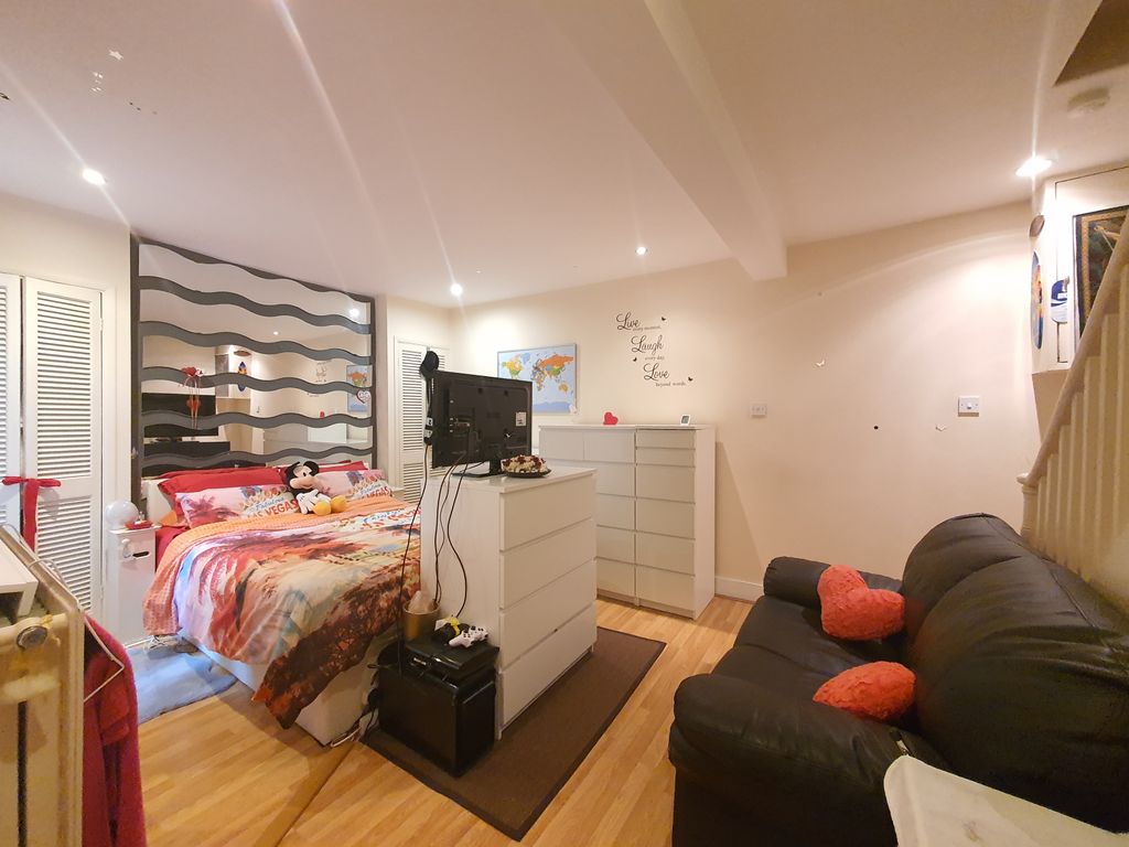 Property photo 3 of 7 Gallery