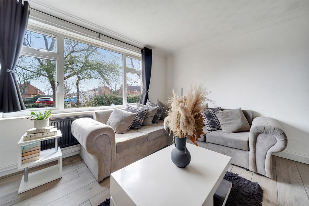 Property photo 2 of 13 Robin Drive-20.Jpg