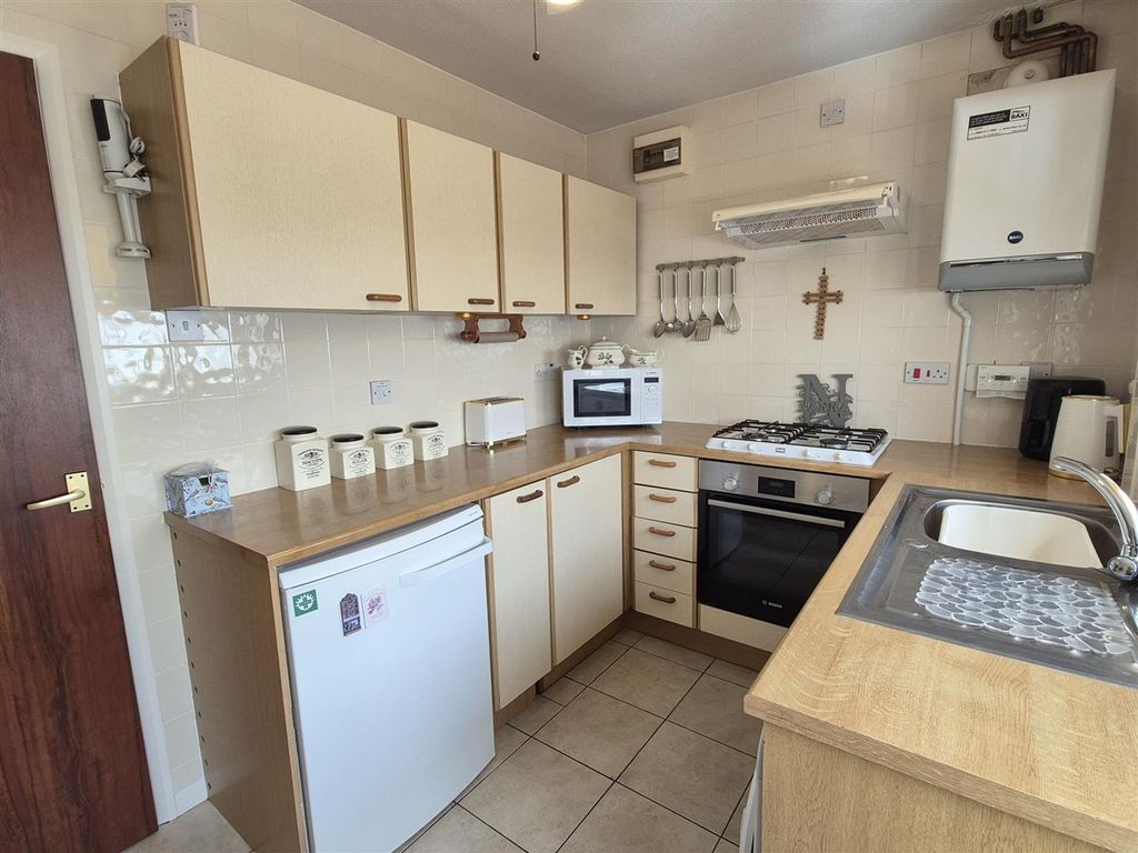 Property photo 3 of 16 Kitchen